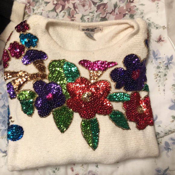 NWT - Floral Sweater with Sequin! size L! Perfect for fall nights - Picture 6 of 6